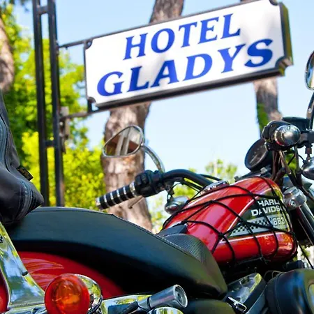 Gladys ホテル チェゼナーティコ